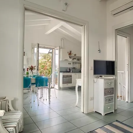 Casa Poggi Con Piscina, Vista Mare, Patio Privato, Ac, Posto Auto E Wi-fi Nyaraló Imperia